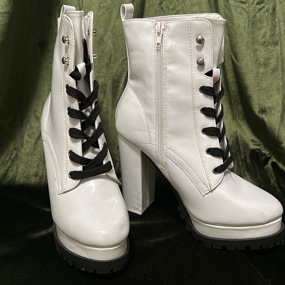 Heeled boots